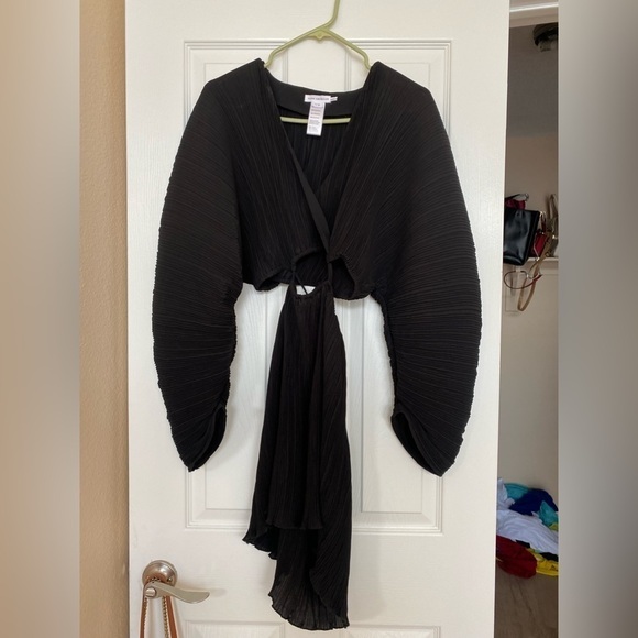 Good American long sleeved cutout plisse dress (black) small - Picture 6 of 8